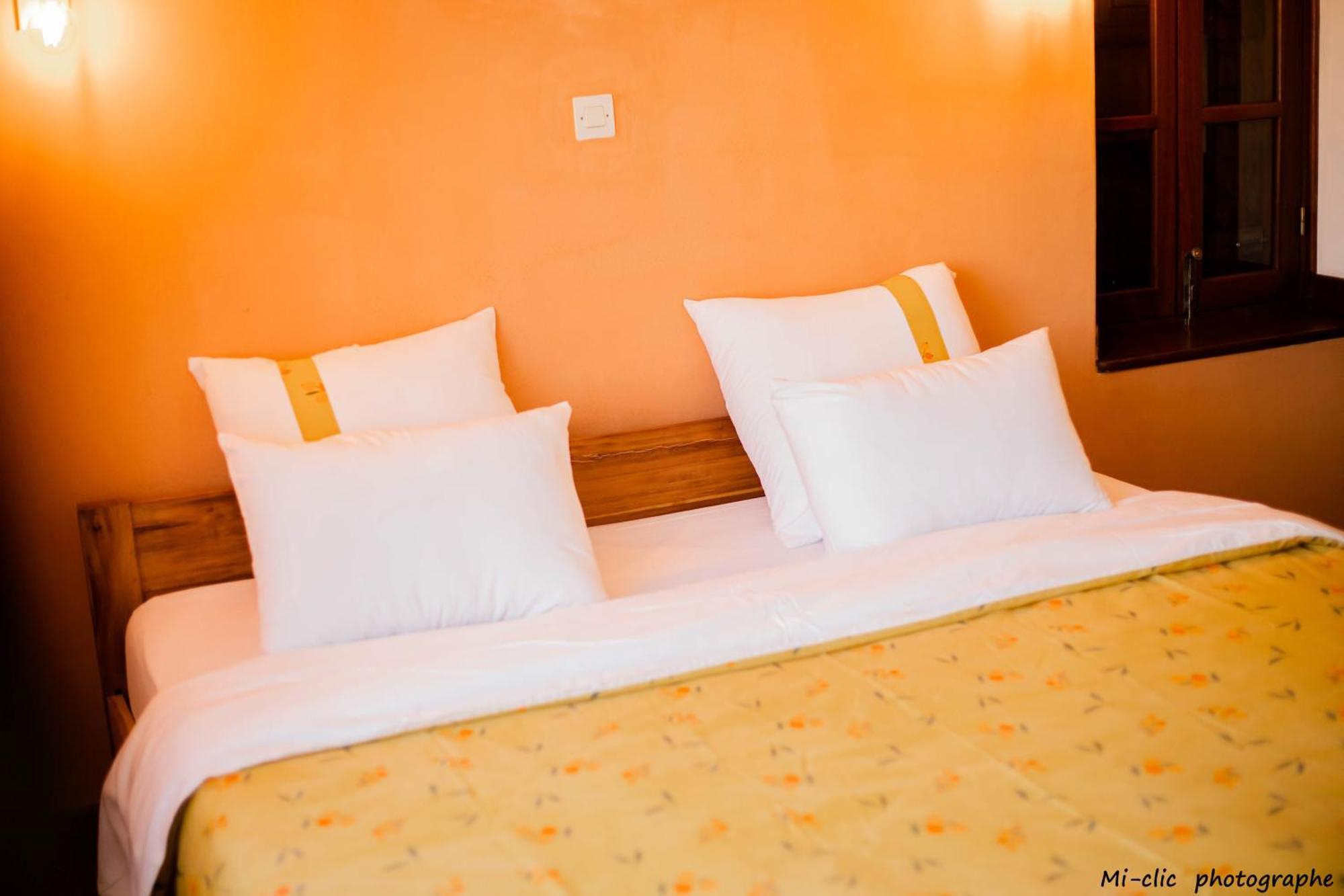 Manga Blue'S Guest House 菲亚纳兰楚阿 外观 照片